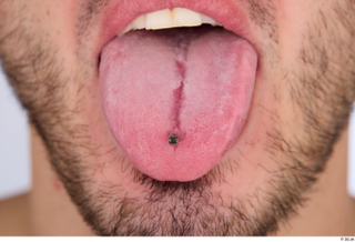 Dash piercing tongue 0001.jpg